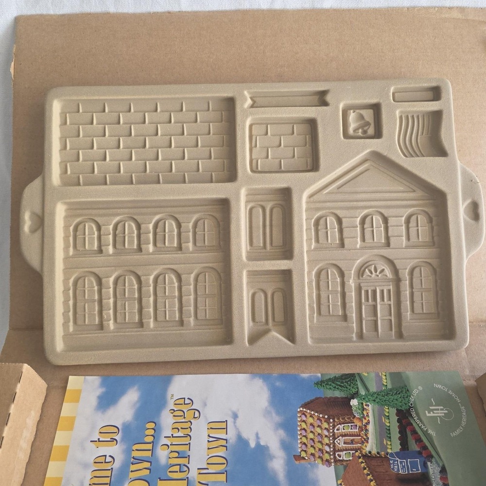 VTG '97 Pampered Chef Stoneware Gingerbread Mold #1805 w/ Box School/Post Office